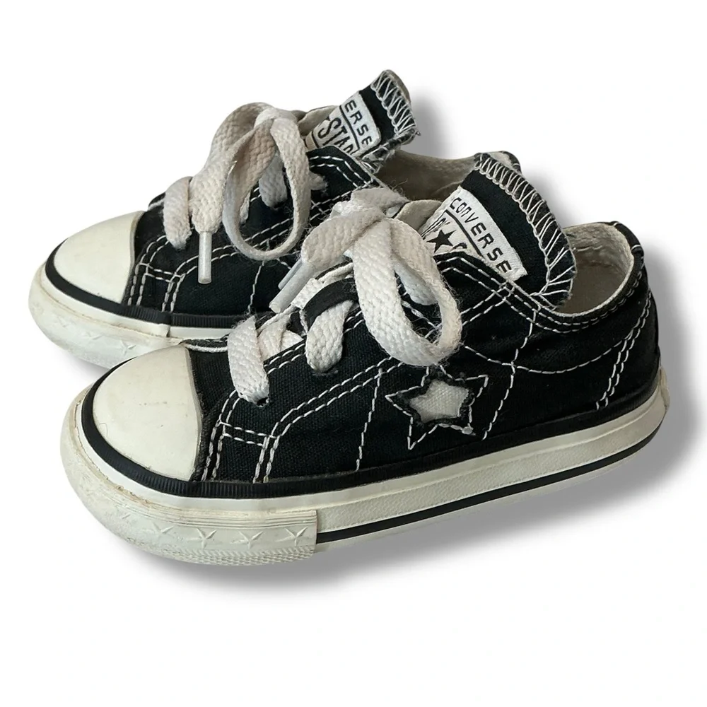 Converse Kids Black and White Star Sneakers Infants Size 5
